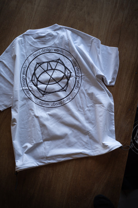 //neru design works// DRAW CODE Cave 抽繩短袖T shirt 黑/白