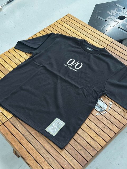 //neru design works// NOW or NEVER T SHIRT 2026 VER. (黑/白)