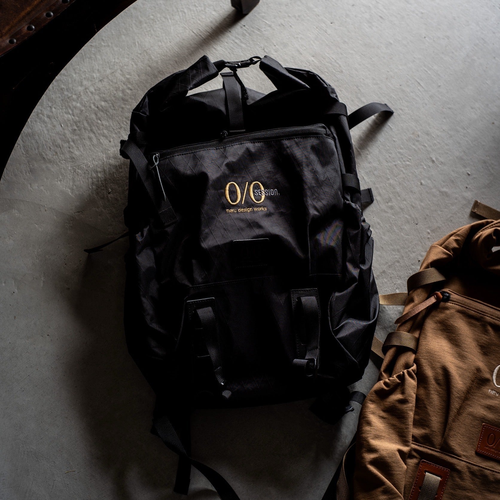 session×neru design works back pack 後背包黑色/咖啡色– Calma Store